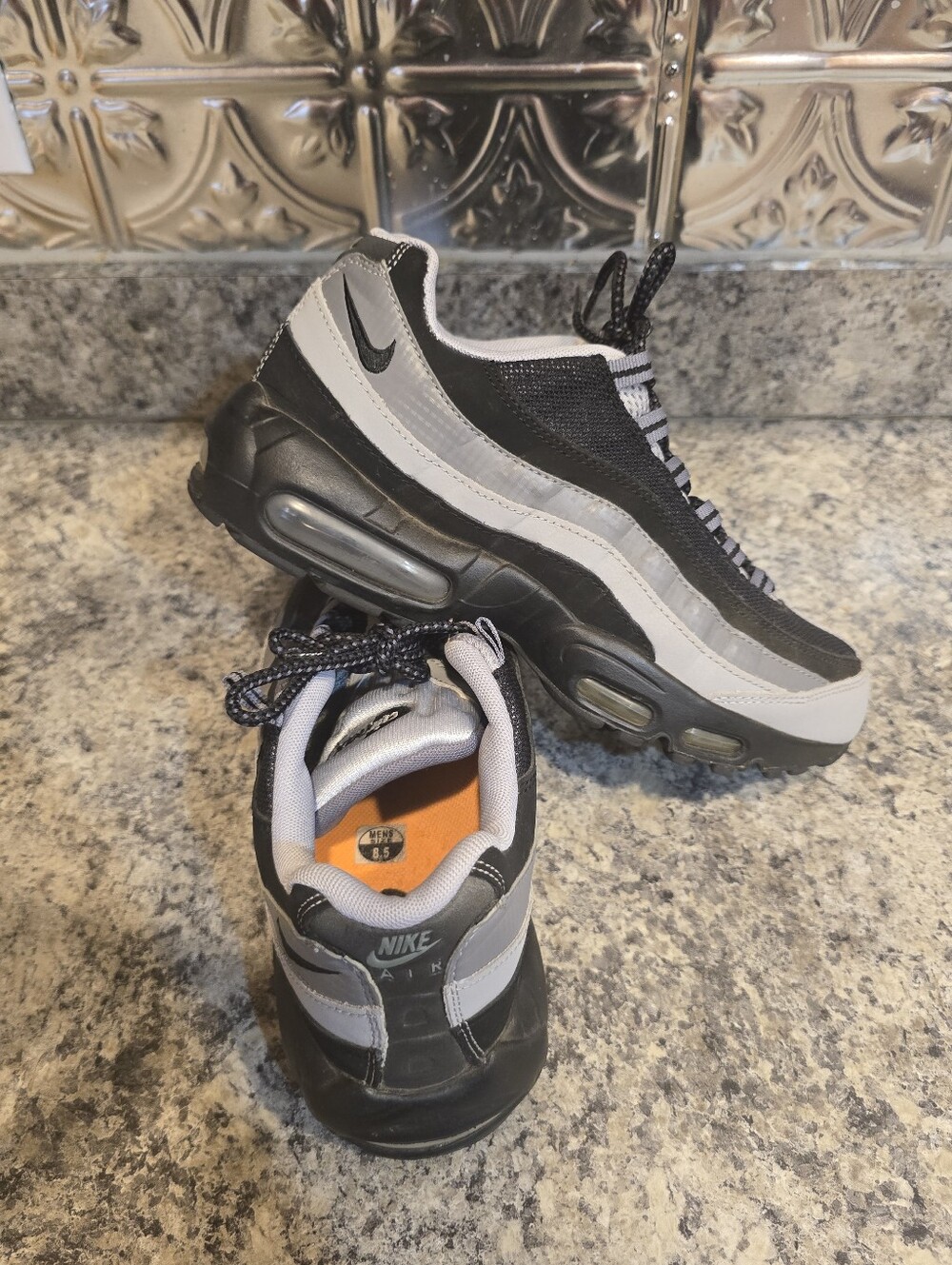 Nike Air Max 95 Mens Essential Wolf Grey Sneakers Size 8.5 (749766-005)